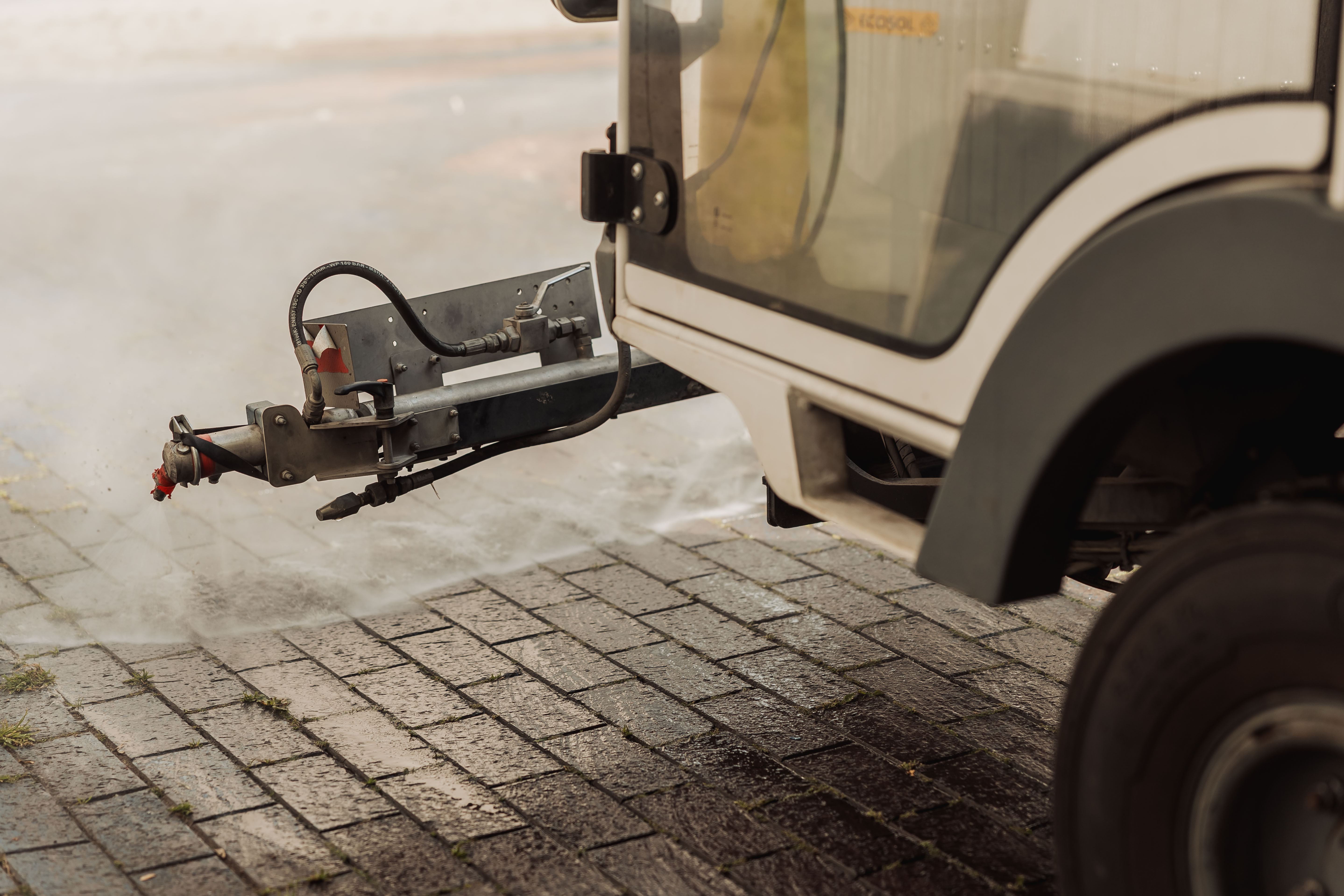 Veegwagen met stoom-unit