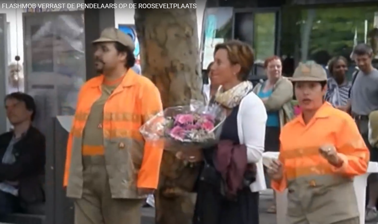 Flashmob Antwerpen vuilnisbak