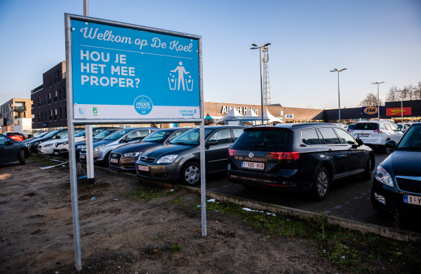 welkomstbord bij winkelcentrum