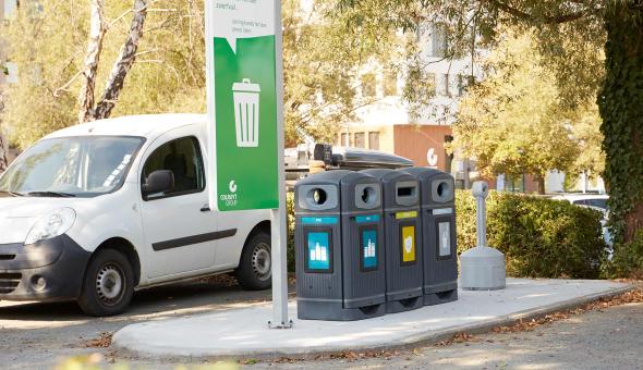 Afvaleiland op parking buurtwinkel