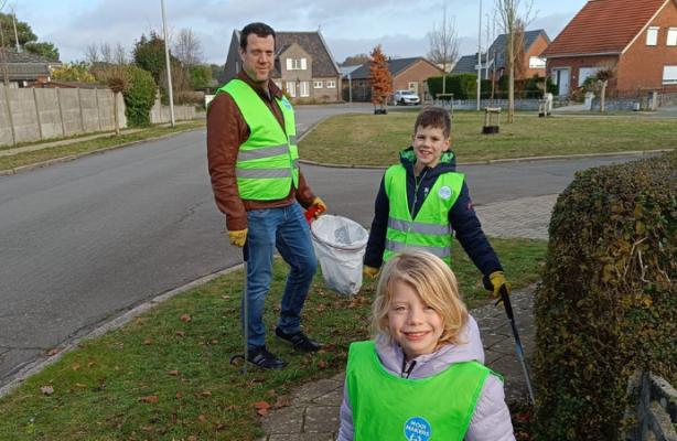 Peter, Jesse en Ellis op zwerfvuilronde