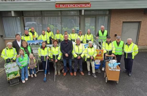 Vrijwilligers van wijk De Ruiter in Roeselare