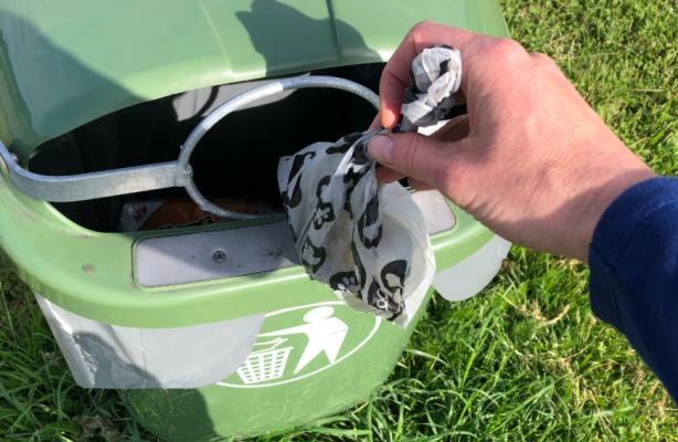 Afval in de vuilnisbak