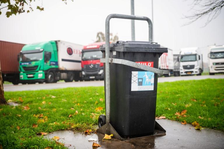 vuilnisbak op parking
