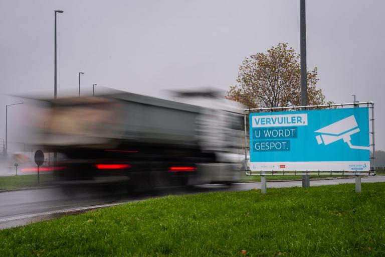 waarschuwingsbord cameracontrole op parking